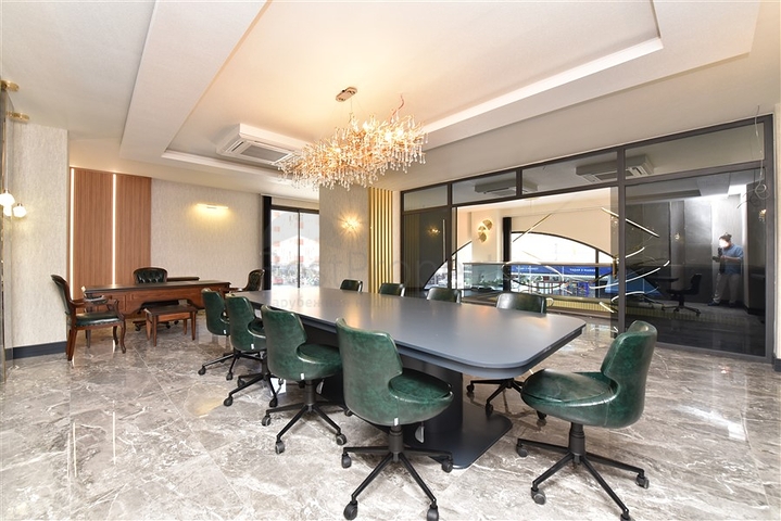 المباني التجارية في وسط محمودلار