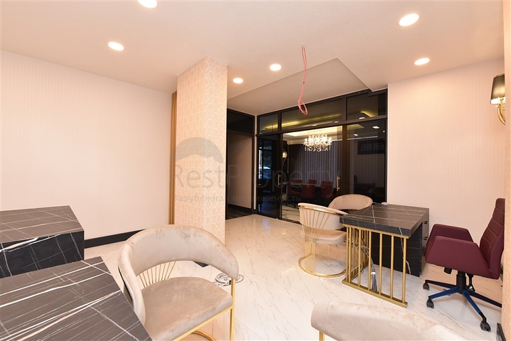 المباني التجارية في وسط محمودلار