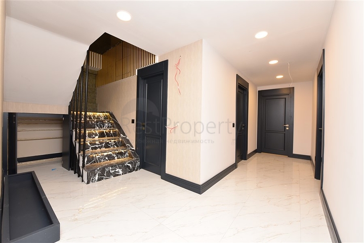 المباني التجارية في وسط محمودلار