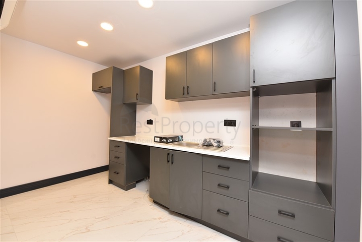 المباني التجارية في وسط محمودلار