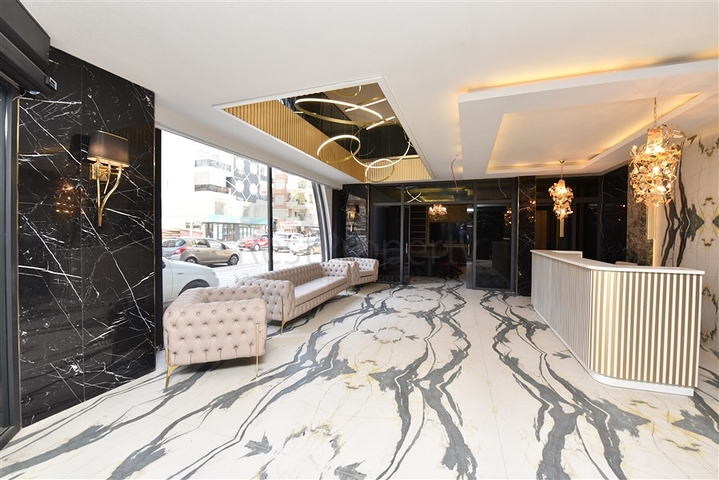 المباني التجارية في وسط محمودلار