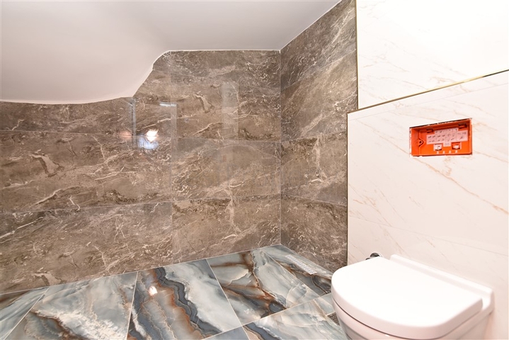 المباني التجارية في وسط محمودلار