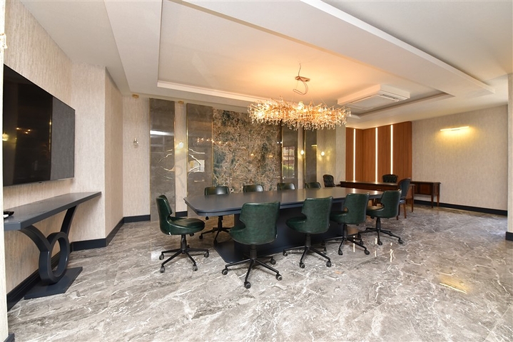 المباني التجارية في وسط محمودلار