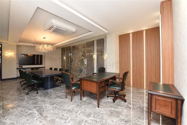 المباني التجارية في وسط محمودلار