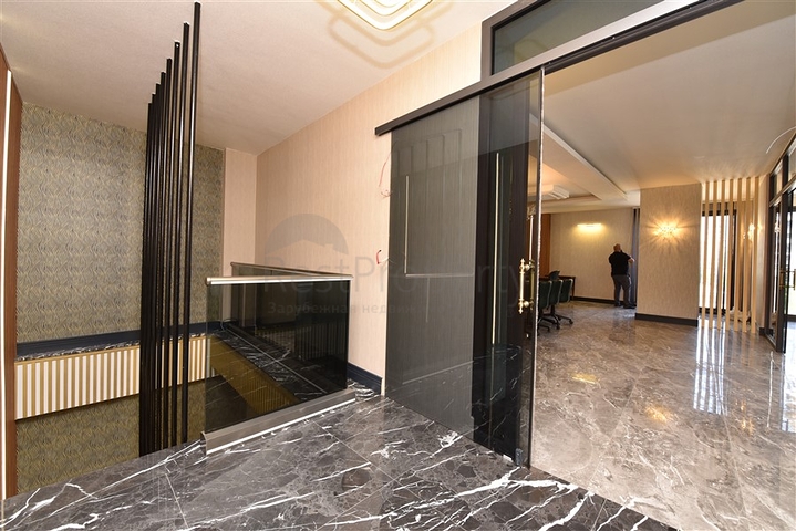 المباني التجارية في وسط محمودلار