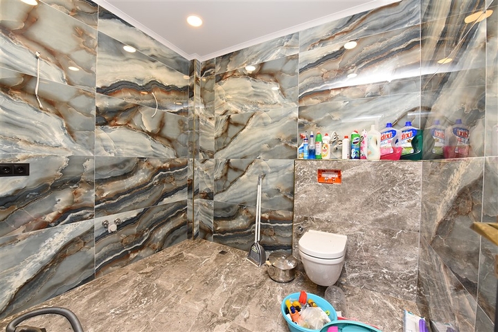 المباني التجارية في وسط محمودلار