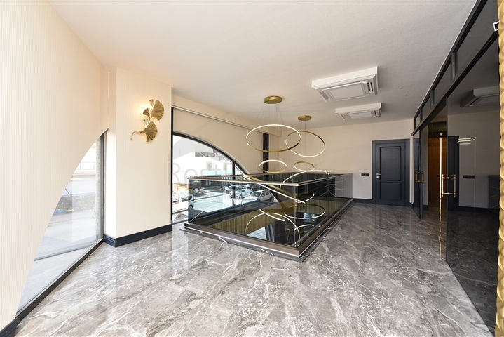 المباني التجارية في وسط محمودلار