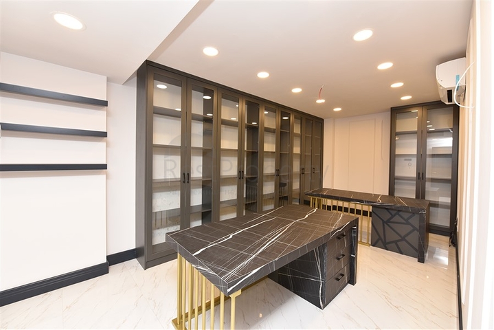 المباني التجارية في وسط محمودلار