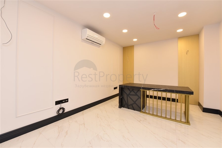 المباني التجارية في وسط محمودلار