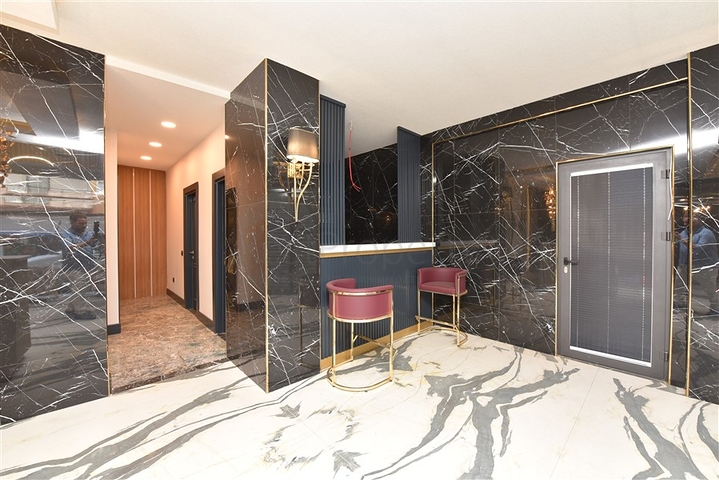 المباني التجارية في وسط محمودلار