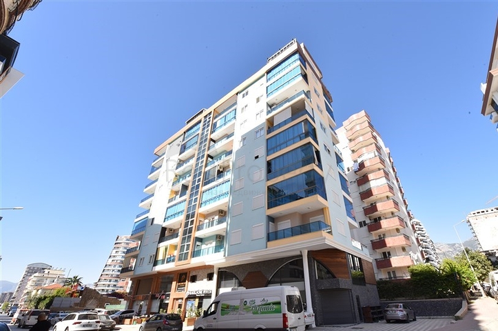 المباني التجارية في وسط محمودلار