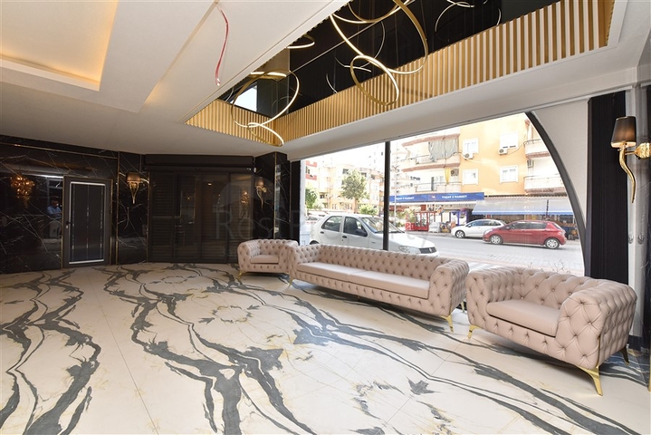 المباني التجارية في وسط محمودلار