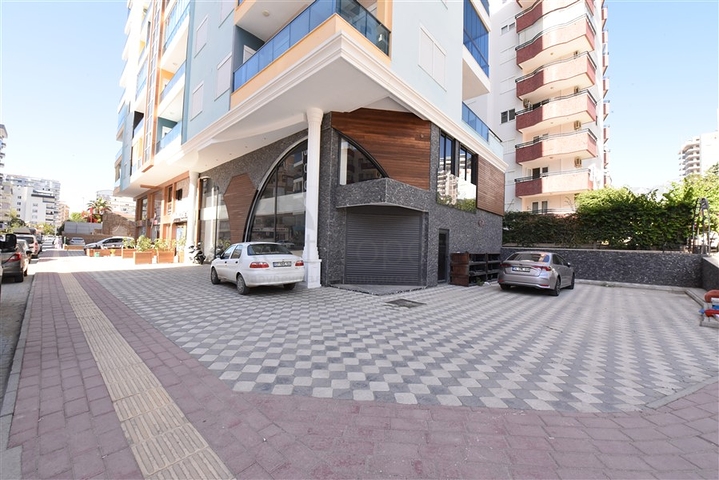 المباني التجارية في وسط محمودلار