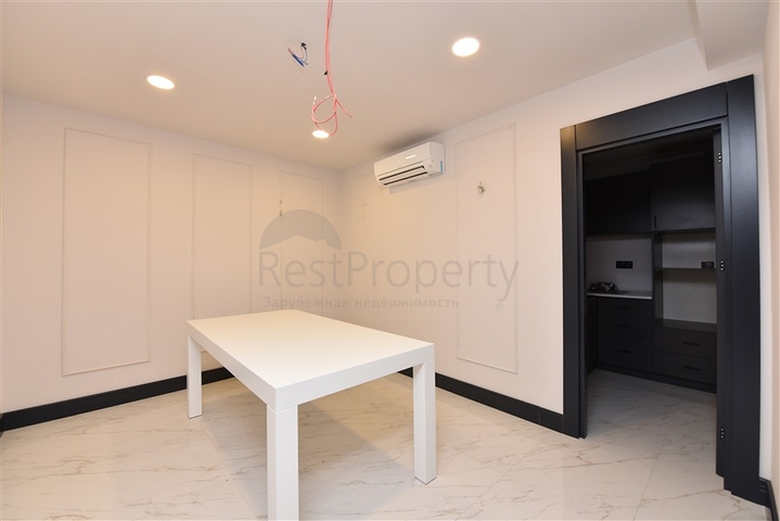 المباني التجارية في وسط محمودلار