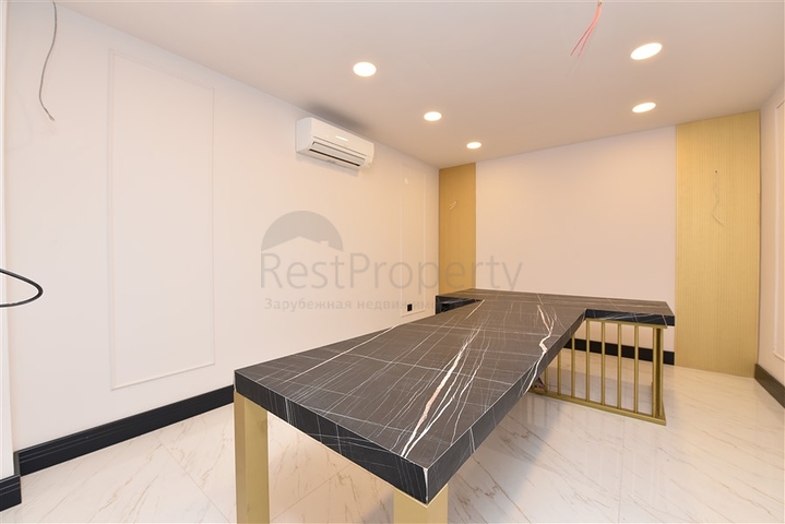 المباني التجارية في وسط محمودلار