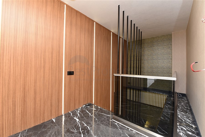 المباني التجارية في وسط محمودلار