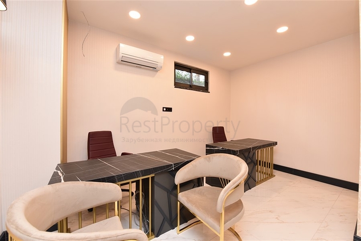 المباني التجارية في وسط محمودلار