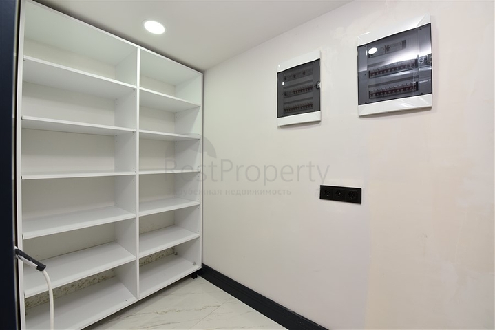 المباني التجارية في وسط محمودلار