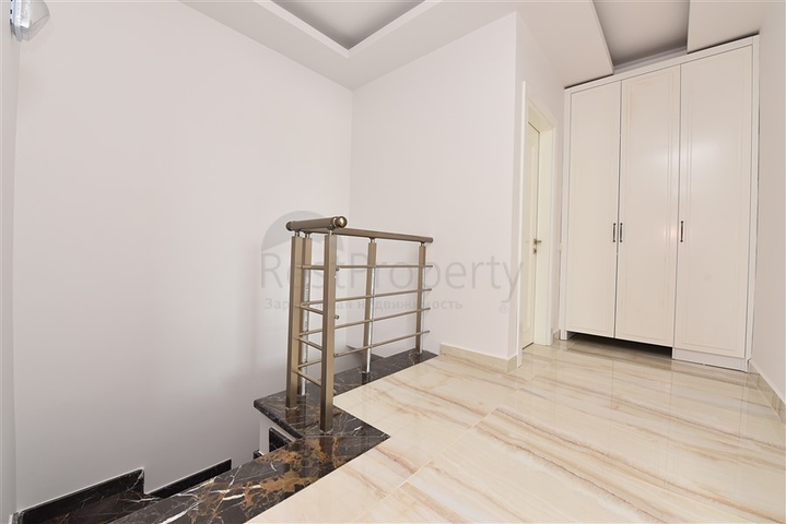 بنتهاوس واسع من خمس غرف