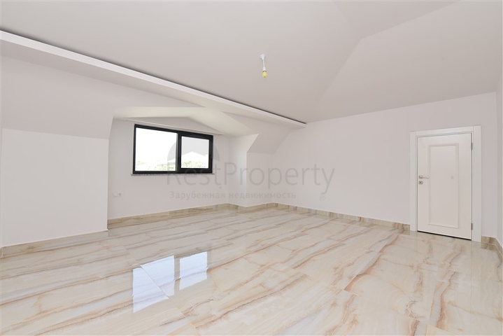 بنتهاوس واسع من خمس غرف