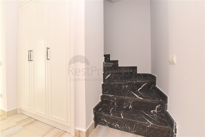 بنتهاوس واسع من خمس غرف