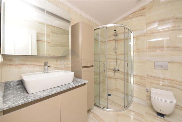 بنتهاوس واسع من خمس غرف