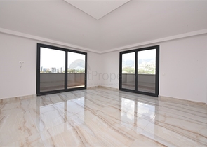 بنتهاوس واسع من خمس غرف