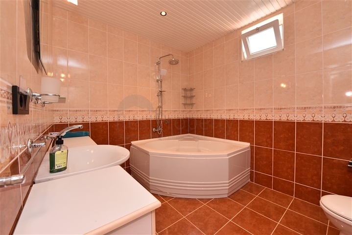 فيلا مطلة على البحر في منطقة كارجيجاك