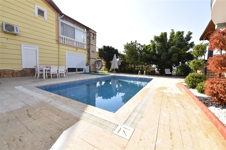 فيلا مطلة على البحر في منطقة كارجيجاك