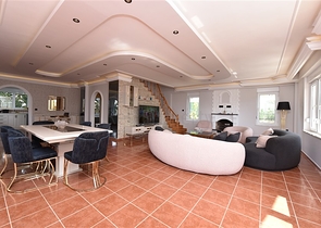 فيلا مطلة على البحر في منطقة كارجيجاك