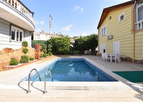 فيلا مطلة على البحر في منطقة كارجيجاك