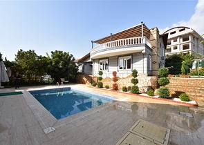 فيلا مطلة على البحر في منطقة كارجيجاك