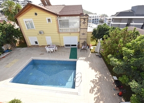 فيلا مطلة على البحر في منطقة كارجيجاك