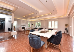 فيلا مطلة على البحر في منطقة كارجيجاك