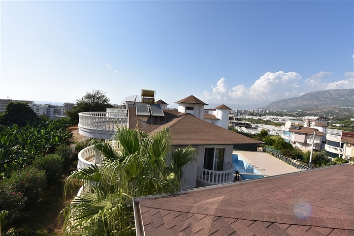 فيلا 3+1 محاطة بالجبال الخضراء في كارجيجاك