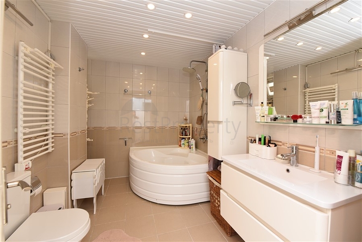 فيلا 3+1 محاطة بالجبال الخضراء في كارجيجاك