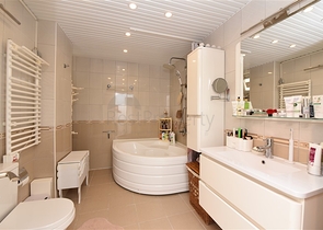 فيلا 3+1 محاطة بالجبال الخضراء في كارجيجاك