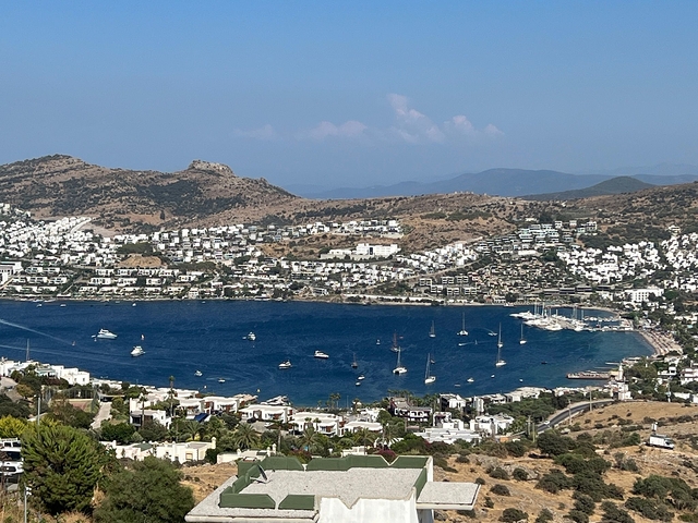 مشروع مساكن مع إطلالات بانورامية على البحر والجبل في منطقة جوندوان