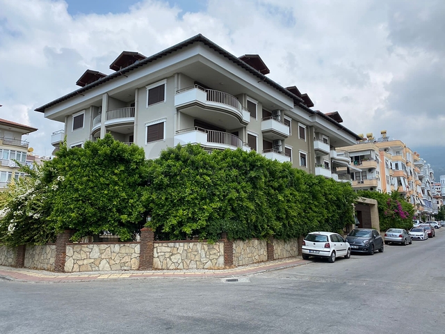 شقة 3+1 مع مطبخ منفصل في وسط ألانيا