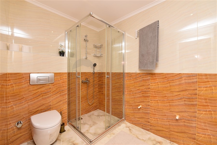 شقة 3+1 مع مطبخ منفصل في وسط ألانيا