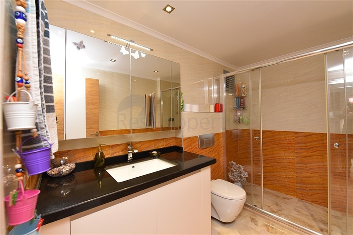 شقة 3+1 مع مطبخ منفصل في وسط ألانيا