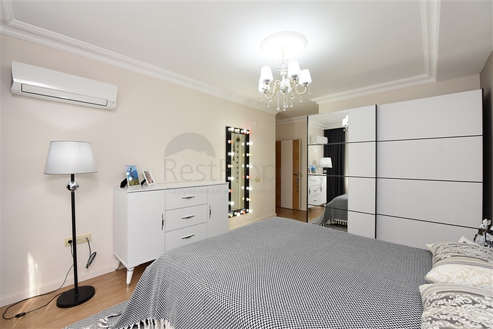 شقة 3+1 مع مطبخ منفصل في وسط ألانيا