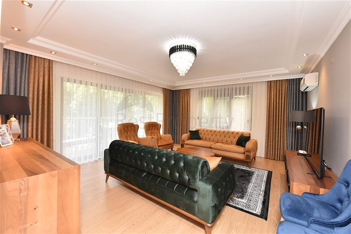 شقة 3+1 مع مطبخ منفصل في وسط ألانيا