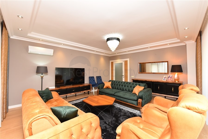 شقة 3+1 مع مطبخ منفصل في وسط ألانيا