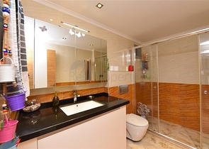 شقة 3+1 مع مطبخ منفصل في وسط ألانيا