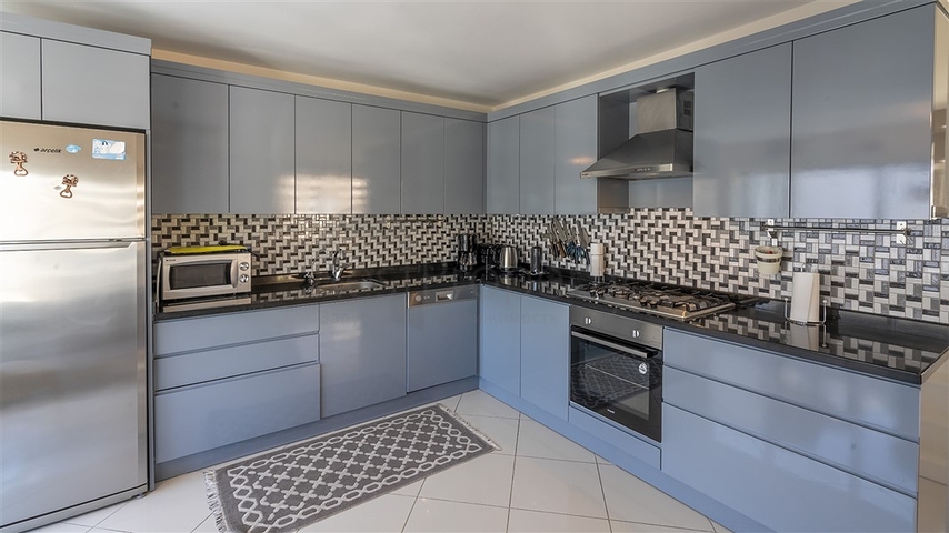 شقة 4 + 1 في السطر الأول مع إمكانية الحصول على الجنسية 