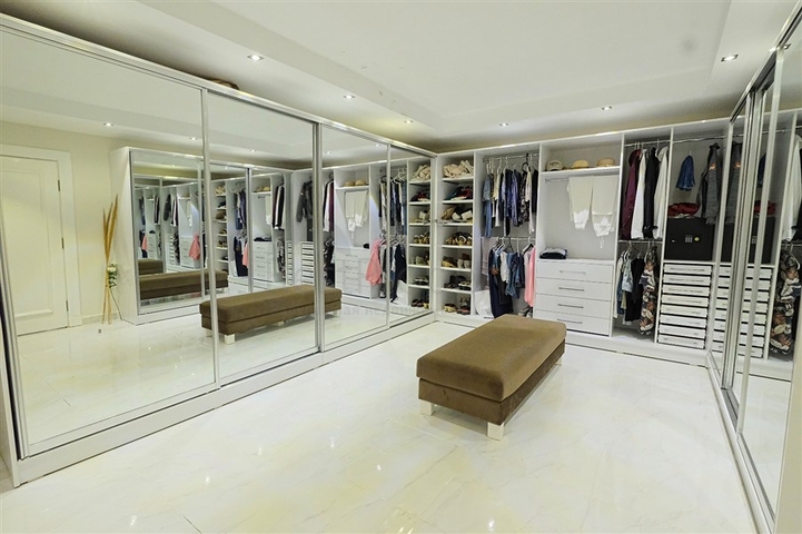 فيلا 4+1 مع مناظر خلابة وحمام سباحة