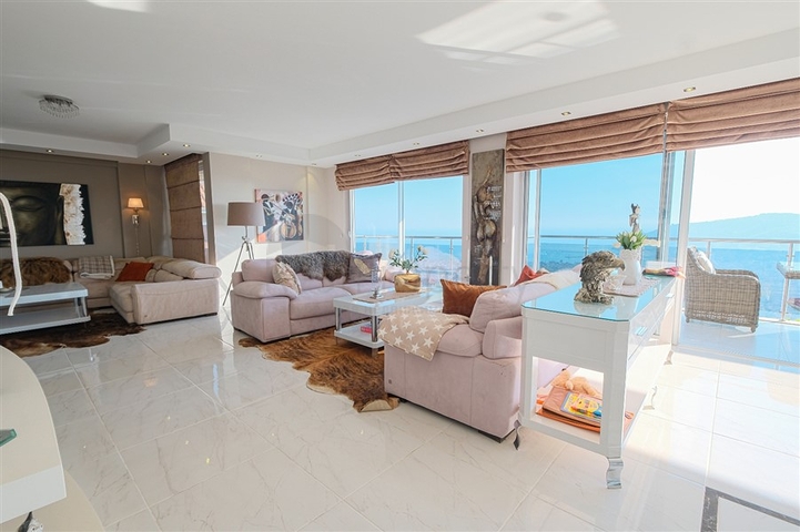 فيلا 4+1 مع مناظر خلابة وحمام سباحة