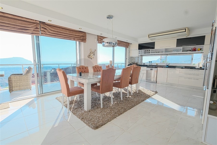 فيلا 4+1 مع مناظر خلابة وحمام سباحة