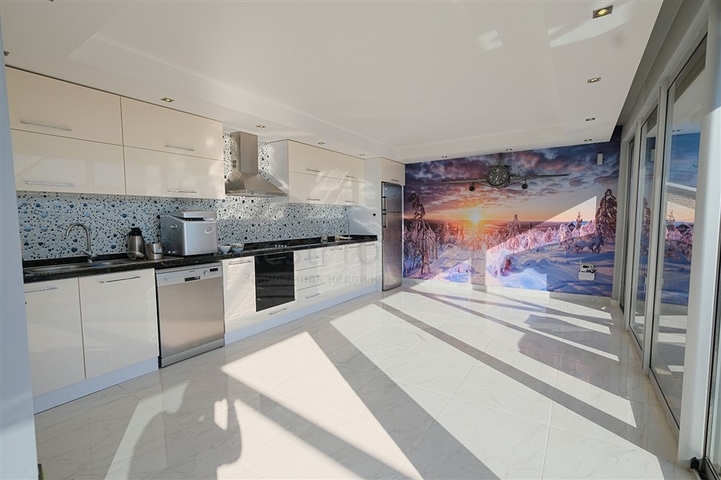 فيلا 4+1 مع مناظر خلابة وحمام سباحة